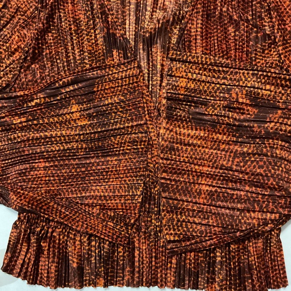 Urban Outfitters Women’s Plisse Peplum Crop Top Brown - Picture 6 of 11